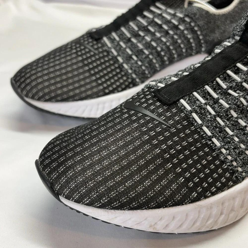 Nike React Phantom Run Flyknit 2 Women's Size 10 Running Shoes Black White Oreo